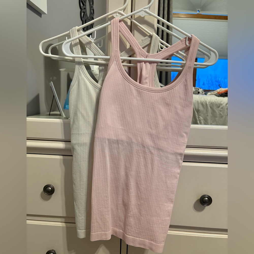 Lululemon tank tops size 6